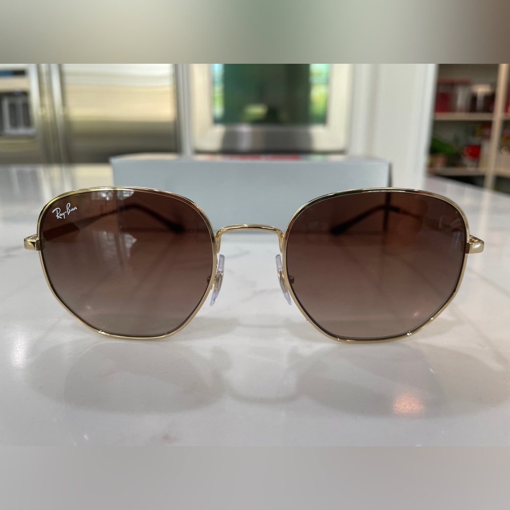 Ray-Ban RB3682 Gold Frame Gradient brown Lens (New In  Box)